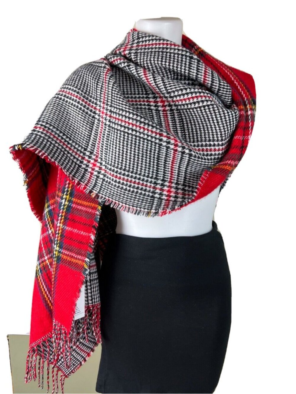 Women's Apt. 9 Reversible Tartan Plaid Check Prince Of Wales Blanket Wrap Scarf - Picture 1 of 5